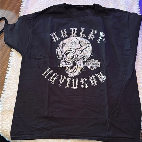 Harley-Davidson Black Short Sleeve Tee with Bold Graphics - Picture 1 of 3